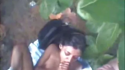 Linda chica Asiática en medias obtiene xvideos tetonas negras su húmedo coño peludo follada