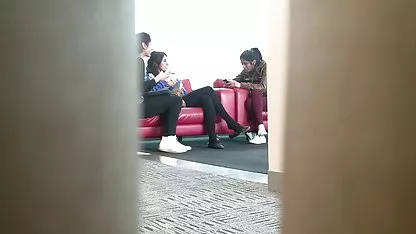 Un activo joven camarero se jacta de cómo fría ver videos interracial terminó la rubia y lo mucho que ella le chupó