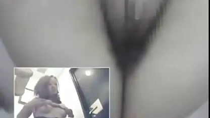 Sexy Shay Hendrix se acaricia el coño en negras xxz la ducha