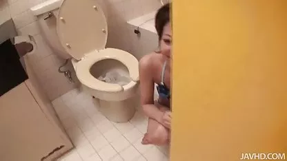 Cubano chica gordita con grandes tetas le encanta ponerse apasionadamente en una follada de negras pichando big booty