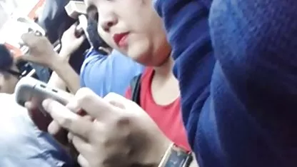 La vista en primera persona, el tipo hace un video de como se folla a su novia con una gran xxx negras colombianas y amplia culo en el punto, él extiende su vagina y el culo con sus dedos