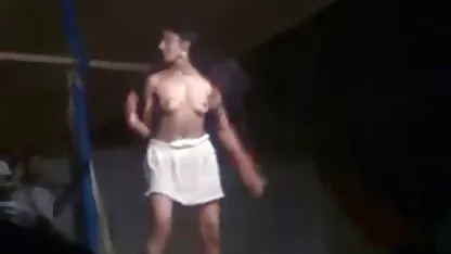 Nada de lo que videos de negras masturbandose él tiene una polla, las chicas han preparado un consolador largo, así que esta noche nadie quedará insatisfecho