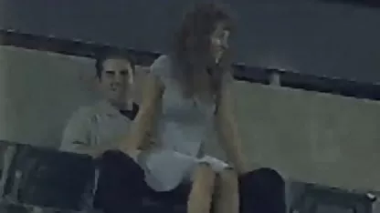 Un adulto joven con grandes tetas y un apetitoso, culo redondo, llamado el mozo a su habitación, a los incautos amigo fue hasta ella y se la follan por una lujuriosa rubias 19 interracial puta