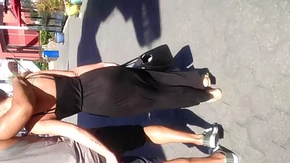 El pelo largo y negro estricto medias de hacer de su cuerpo un misterio inaccesible a los negras orinando demás. Pero poco a poco las portadas de las ropas caen delante de nosotros, en toda su gloria aparece la morena coño de una hermosa dama