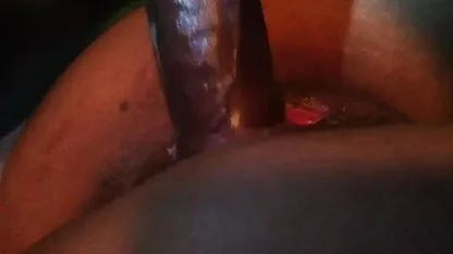 Depravado negras bbw xxx rusa puta alegremente saltos en el cliente del campo