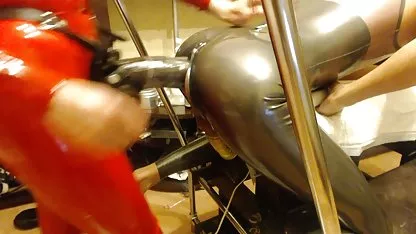 Ladyboy se mete una polla negras buenotas xxx en el culo