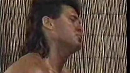 Un hombre organizado una dura perversión para ella, videos de africanos gay durante el cual se había atado su cuerpo, envuelto en sus pechos con las cuerdas y empezó a follar tan bruscamente que ella grita de dolor y satisfacción