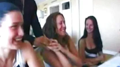 Niña grande videos pornos de negras africanas y rojo strapon