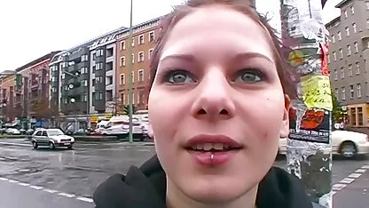 Mamá con grandes lesvianasnegras tetas ama a los niños más pequeños