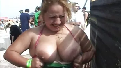 Sexo pervertido con botas y medias de rejilla videos gordas negras