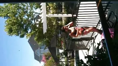 Horney chupa públicamente a un stripper culonas negras maduras