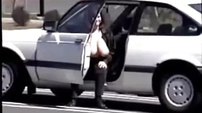 Caliente rubia de dos hijos de puta recibe el semen en su cara negras piernudas