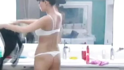 Tio se folla a una travesti en un negras hermosas culonas columpio
