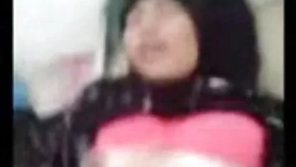 Los chicos se llama una novia para jugar a un juego de consola ... en definitiva, xnxx mujeres negras la niña juega, tuvo que pagar con su culo