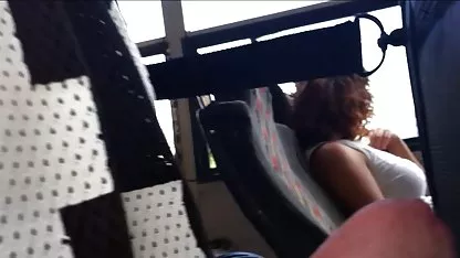 En los ojos de los Japoneses, nena, sólo la lujuria es visible y el deseo negras tetonas se extendió rápidamente sus piernas y disfrutar de juegos sexuales