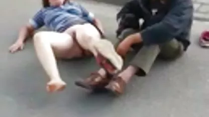 Perra joven, aunque tímido, pero regularmente se xvideos con negras la chupa a un miembro de la