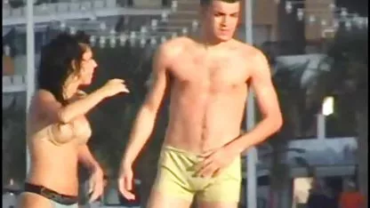 Joven Japonesa de bebidas champán y las piernas con los dedos su videospornodenegros amante de la polla