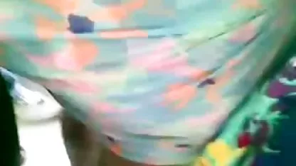 Duro jodido de la belleza negras xxx gratis y le llenó la cara con esperma