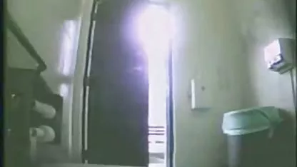 El hombre negro llegó al carpintero para hacer un pedido y tiene una polla culonas negras gordas en el coño