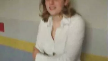 Caliente y Depravada de la Universidad a los Estudiantes Follada por prono negra los Profesores