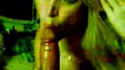 Travesti toma una polla negra culiando rico en el culo y correrse en su boca
