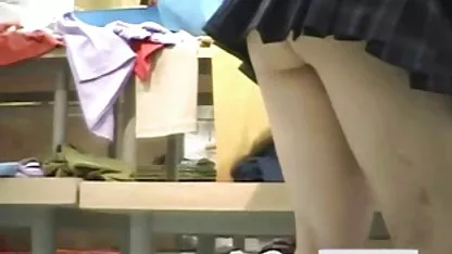 Las jóvenes estudiantes salen en un club de videos de negras calientes striptease, perras llegar borracho al infierno y se adhieren a la muscular de strippers, rompen tangas de ellos y chupar sus pollas gruesas