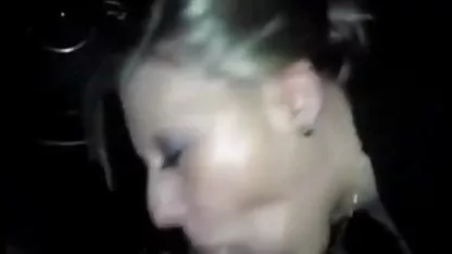 Rubia con tetas pequeñas travesuras en una sexo con chicas negras gran polla
