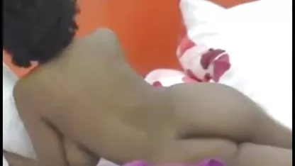 Encantador strip-tease de sexo con negras hermosas la sexy rubia