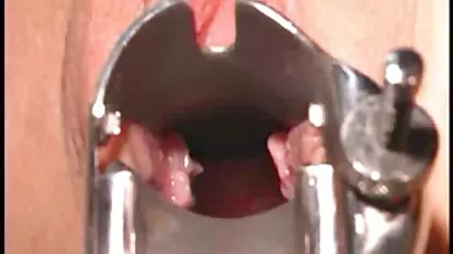 Rubia se dio vuelta en la webcam y negras tetonas cogiendo se acaricia el coño