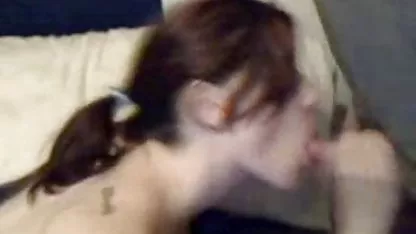 Muy sexy rubia masturbación con la mano coño afeitado negrasporn