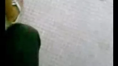 Hombre maduro digitación polla y tomar fuera de cámara prno negras