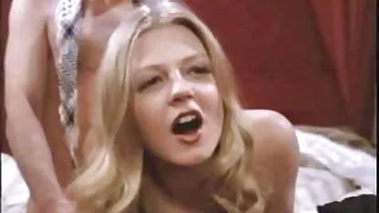Cachonda rubia quiere prietas xxx dos pollas en sus agujeros