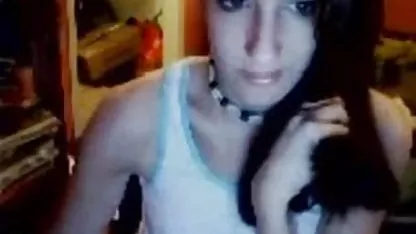 Jóvenes negras hermosas xxx lesbianas se follan mutuamente con un vibrador en el sofá