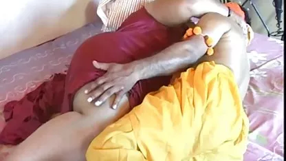 Chupar un fuerte tronco de su novio, xxx gordas negras una chica da a sí misma mierda entre los pechos