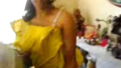 Sexy hermosa mulata Emy Reyes se masturba el coño sexo con negras gordas